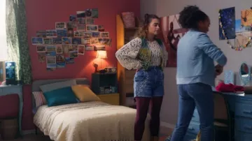 Veste Mes Demoiselles Betula portée par Simone Souter (Margherita Barbieri) dans Spellbound (S01E18)