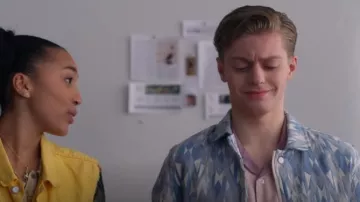 Veste Zara Jacquard portée par Finn Cassidy (Zac Gabriel Werb) dans Spellbound (S01E18)