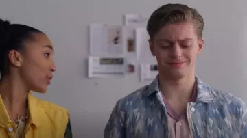 Veste Zara Jacquard portée par Finn Cassidy (Zac Gabriel Werb) dans Spellbound (S01E18)