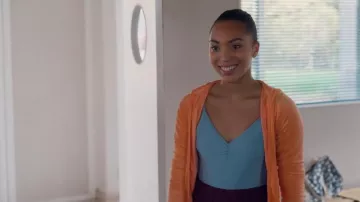 Y2K Juicy Couture Orange Full-Zip Long Sleeve Youth Hoodie Jacket porté par Cece Parker-Jones (Hailey Romain) comme on le voit dans Spellbound (S01E16)