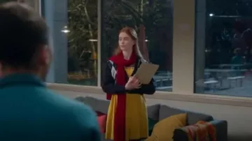 Brandy Melville Elizabeth Argyle Cardigan Pull porté par Mia Banks (Abigail O' Regan) comme on le voit dans Spellbound (S01E17)