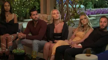 Superdown Pollie Mini Vestido usado por Morgan Ramsey como se ve en Twin Love (S01E07)