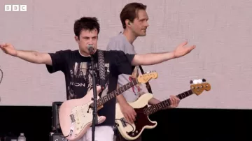 Bon Jovi "keep the faith" t-shirt in black worn by Dylan Minnette for his live performance with Wallows at Reading Festival 2022