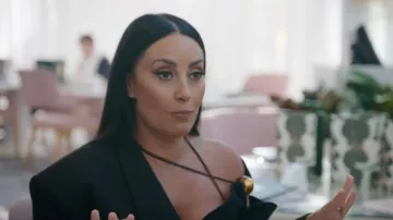 Blazer Jacquemus Baska porté par Lisa Oldfield dans The Real Housewives of Sydney (S02E07)