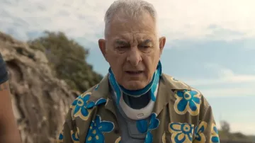 Uniqlo x Marni Over­sized Open Col­lar Shirt Olive as seen in NCIS: Sydney (S01E03)