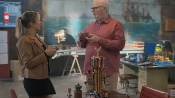 Witchery Leather Bik­er Jack­et in Chest­nut worn by Evie Cooper as seen in NCIS: Sydney (S01E03)