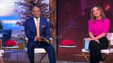 Suéter de lana de cachemira con mangas fruncidas usado por Eva Pilgrim como se vio en Good Morning America el 28 de noviembre de 2023