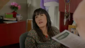 Old Navy Flo­ral Blouse worn by Rose Sinclair (Cheyenna Sapp) as seen in Acting Good (S02E07)