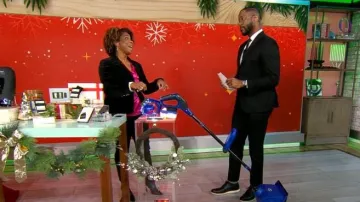 White House Black Market Velvet Chain Blazer worn by Gayle Bass as seen in CBS Mornings on November 28, 2023