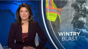 Alexander McQueen Classic Single-Breasted Suiting Blazer usado por Norah O'Donnell como se ve en CBS Evening News el 28 de noviembre de 2023