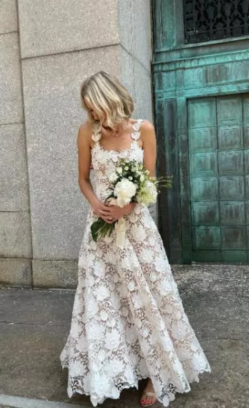 Robe longue en dentelle guipure Oscar de la Renta portée par Naomi Watts au mariage de Billy Crudup le 11 juin 2023