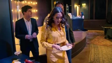 Camisa de seda con cuello puntiagudo de Prada usada por Meredith Marks como se ve en The Real Housewives of Salt Lake City (T04E12)