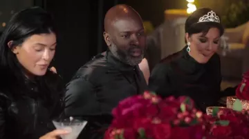 Chemise en soie Dolce & Gabbana à col pointu portée par Corey Gamble dans The Kardashians (S04E10)