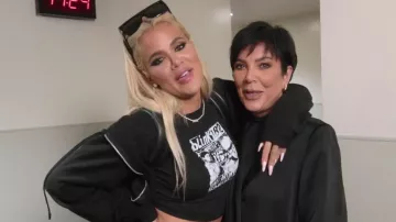 Lunettes de soleil carrées polarisées Céline portées par Khloé Kardashian dans The Kardashians (S04E10)