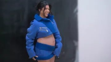 Veste de motard courte en cuir Laquan Smith portée par Kourtney Kardashian dans The Kardashians (S04E10)