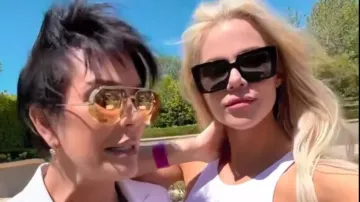 Porches 8478 Lunettes de soleil portées par Kris Jenner dans The Kardashians (S04E10)