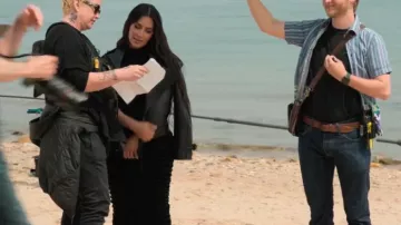 Veste de motard en cuir Saint Laurent portée par Kim Kardashian dans The Kardashians (S04E10)