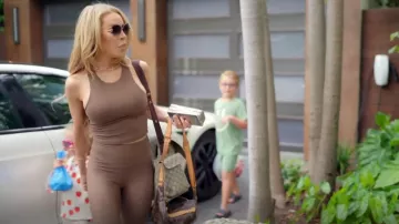 Sac à langer Gucci GG en toile enduite porté par Lisa Hochstein comme on le voit dans The Real Housewives of Miami (S06E04)
