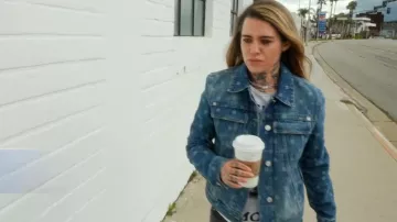 Chaqueta vaquera con el logotipo de Givenchy usada por Morgan Wade como se ve en The Real Housewives of Beverly Hills (T13E06)