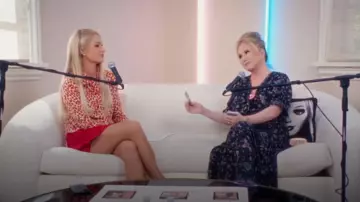 Alice + olivia Willa Print­ed Silk Crepe de Chine Shirt worn by Paris Hilton as seen in Paris in Love (S02E05)