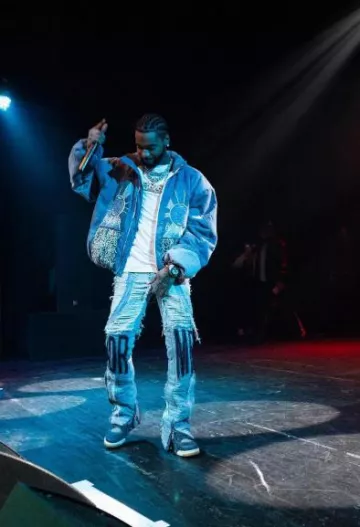 ¿Quién decide War Blue Distressed MRDR Moto Jeans usados por Key Glock en la cuenta de Instagram @keyglock