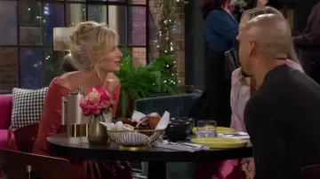 Jonathan Simkhai Robe Samantha portée par Ashley Abbott (Eileen Davidson) vue dans Les Feux de l’amour le 30 novembre 2023