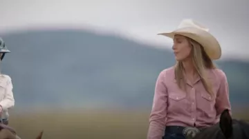 Camisa Oxford Pinto Ranch YY Collection - Rojo usado por Amy Fleming (Amber Marshall) como se ve en Heartland (T17E10)