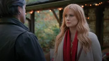 Abrigo LaMarque Thara usado por Melinda Monroe (Alexandra Breckenridge) como se ve en Virgin River (T05E12)