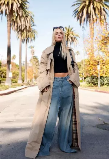 Balenciaga Dou­ble Front Ef­fect Den­im Pants worn by Samara Weaving at Balenciaga Fashion Show post on December 2, 2023