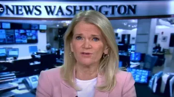 Veronica Beard Empire Blazer usado por Martha Raddatz visto en Good Morning America el 4 de diciembre de 2023
