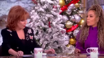 Cinq a Sept Beaded Butterfly Blazer usado por Joy Behar como se ve en The View el 1 de diciembre de 2023