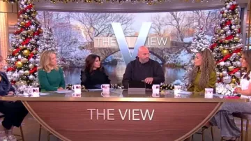 Cinq a Sept Elea Pantalones de piel sintética usados por Ana Navarro como se ve en The View el 1 de diciembre de 2023