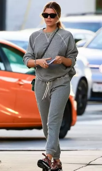 The Great. The Cropped Sweatpant worn by Sofia Richie in Los Angeles on December 1, 2023