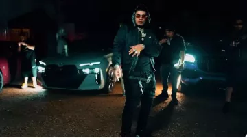 Cinturón Dior Black & Gold 'CD Icon' usado por DeeBaby en Can't Tell Me ( VIDEO OFICIAL )