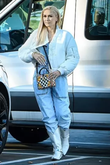 Comme des Garçons Kei Ninomiya Blouson matelassé porté par Gwen Stefani à Los Angeles le 5 décembre 2023