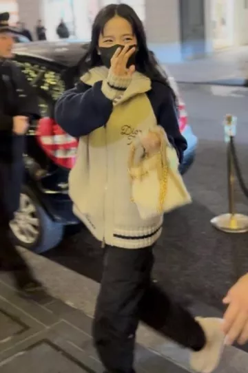 Dior Small C’est Dior Bag worn by Jisoo on in Paris on December 5, 2023