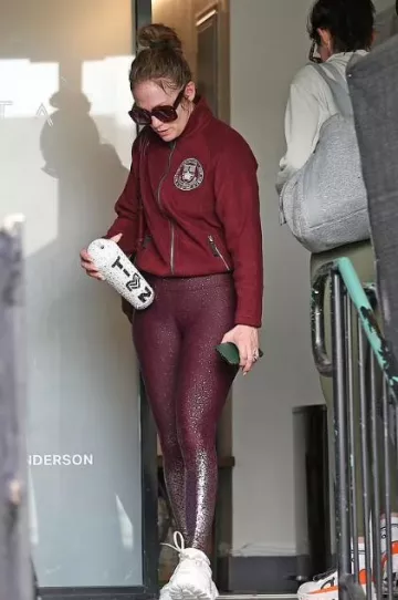 Zapatillas Prada Cloudbust Thunder usadas por Jennifer Lopez en Tracy Anderson Studio el 5 de diciembre de 2023