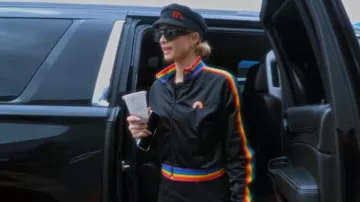 Dolls Kill Get Funky Striped Track Jacket portée par Paris Hilton dans Paris in Love (S02E07)