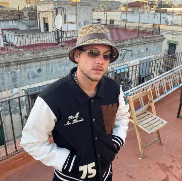 Le blouson teddy Walk in Paris porté par Plk sur une video TikTok