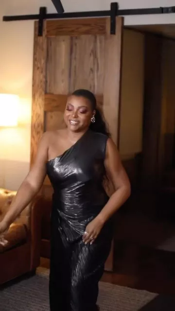 Ralph Lauren Hadlea Robe en soie métallisée à une épaule portée par Taraji P. Henson à Elle Women in Hollywood le 5 décembre 2023