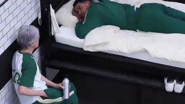 Vans White Sneakers worn by Player 432 (Bryton Constantin) as seen in Squid Game: The Challenge (S01E02)