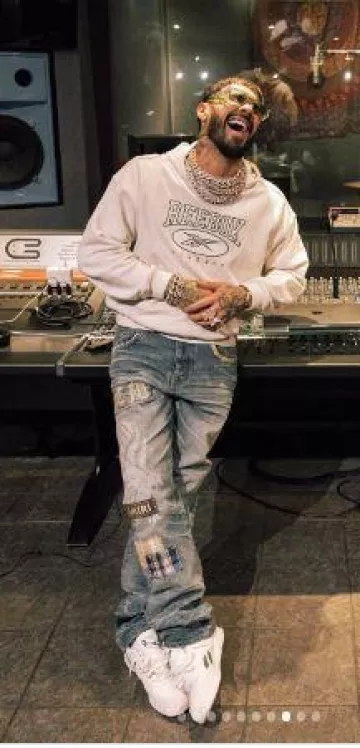 Amiri x TGCW Vaqueros rectos índigo antiguo usados por Anuel AA en la cuenta de Instagram @anuel