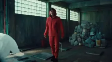 Joggers Nike Light Heathered Red Fleece usado por Peso Pluma en "Peligro" (Video Musical) | Call of Duty: Modern Warfare III