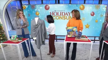 Pantalones de algodón elástico Veronica Beard Royce usados por Savannah Guthrie como se ve en Today el 5 de diciembre de 2023