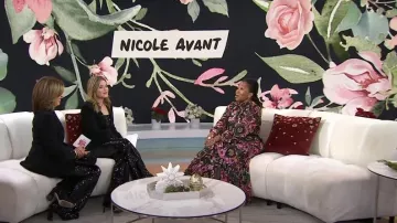 MISA Los Angeles Robe longue à fente florale à nœud noué Daphne portée par Nicole Avant, comme on le voit dans Today with Hoda & Jenna le 6 décembre 2023