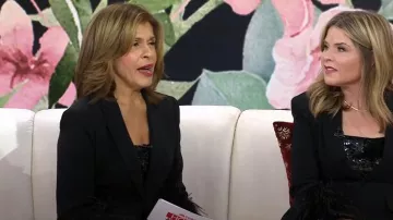 Cinq a Sept Nikki Top recortado de lentejuelas usado por Hoda Kotb como se ve en Today with Hoda & Jenna el 6 de diciembre de 2023