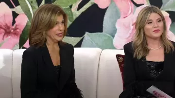 Cinq A Sept Holiday Cheyenne Sequin Feather Blazer usado por Hoda Kotb como se ve en Today with Hoda & Jenna el 6 de diciembre de 2023