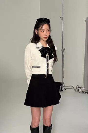 Charles & Keith Coco Two-Tone Knee-High Boots worn by  Taeyeon on her Instagram Post on December 4, 2023