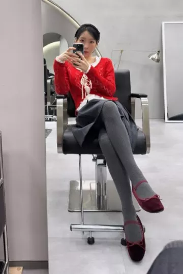 Engbrox Two Heart Wave Ring worn by  Taeyeon to X. Asmr Youtube Video on December 4, 2023