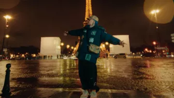 Supreme x New York Yankees Navy Patches Down Parka usada por BLESSD en HÁGALE PUES (VIDEO OFICIAL)